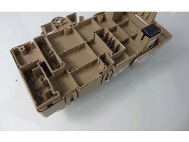 Блок предохранителей 82201XA03A   Subaru B9 Tribeca    