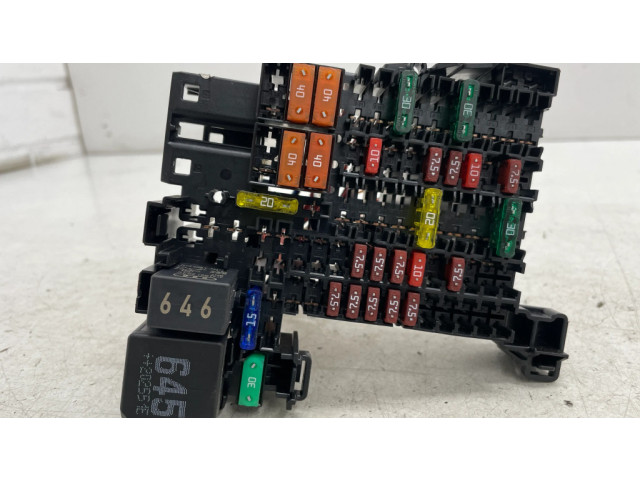 Pojistková skříňka 5WA937615 Skoda Octavia Mk4 2021