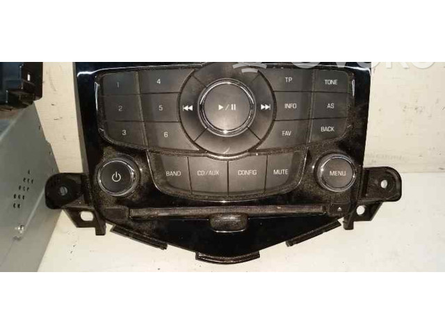 Радио/ проигрыватель CD/DVD / навигация