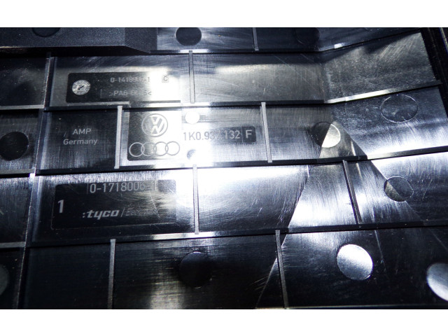 Блок предохранителей 1K0937132F, 1718009 Audi A3 S3 A3 Sportback 8P