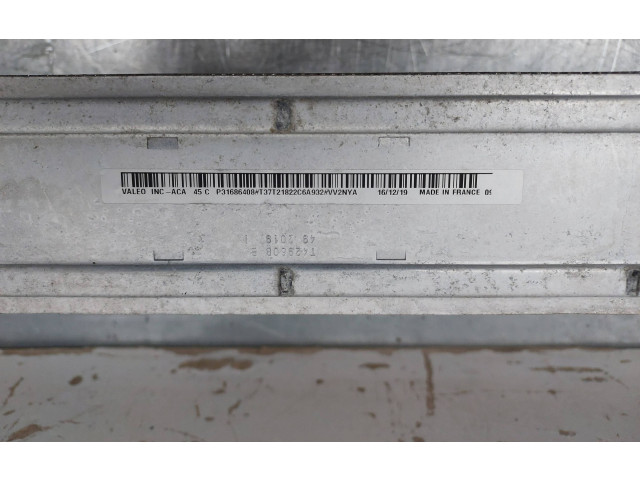 Интеркулер 31686408 Volvo XC40