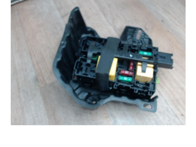 Блок предохранителей Peugeot 2008 I