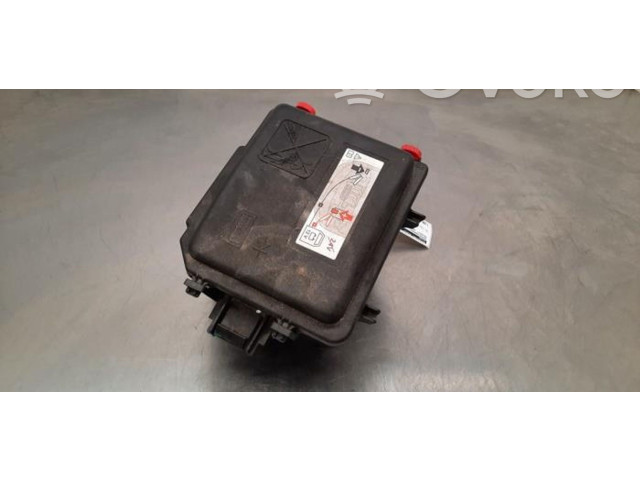 Блок предохранителей     Peugeot 2008 II    