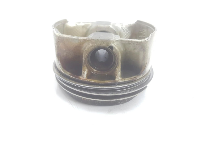 Píst 89L106, 11258092931   BMW 7 F01 F02 F03 F04  pro benzínový motor 4.4  