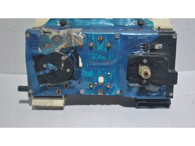 Přístrojová deska Volkswagen PASSAT B2 1984 321919033GS