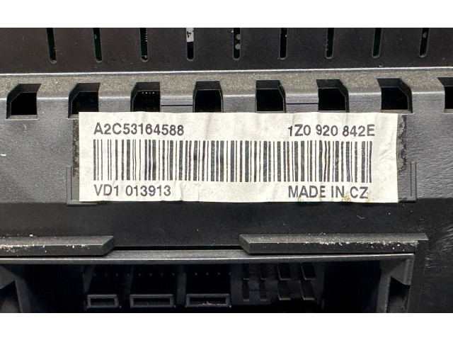 Панель приборов 1Z0920842E, A2C53164588 Skoda Octavia Mk2 (1Z)