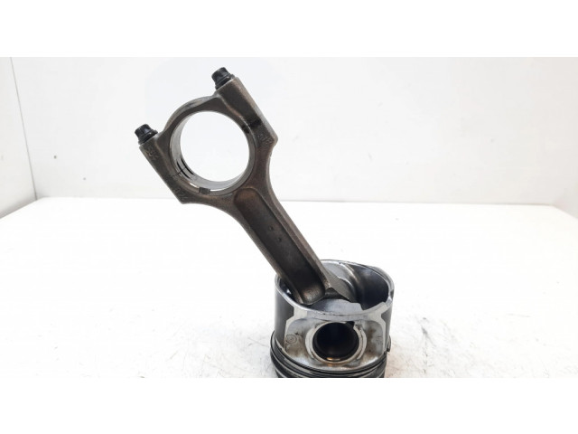 Píst BMW 5 E60 E61 pro naftový motor 2.5 M57D25 (256D2)