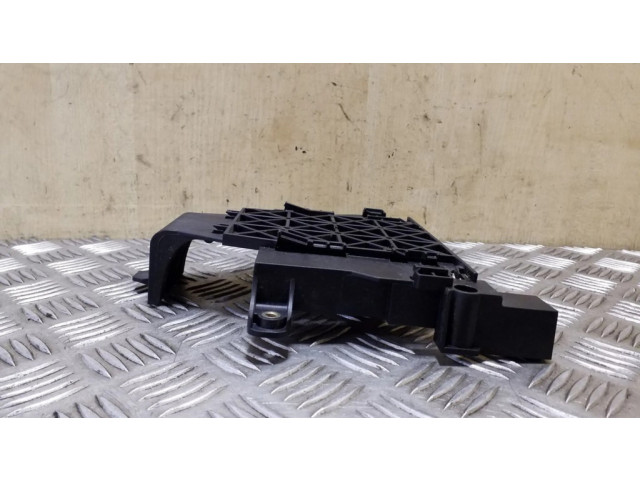 Другая деталь отсека двигателя