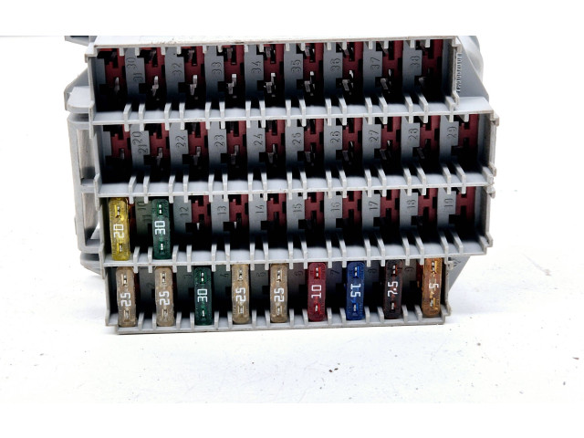 Блок предохранителей 9162439 Volvo V70