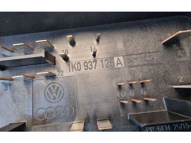 Блок предохранителей 1K0937125A   Volkswagen Jetta V    