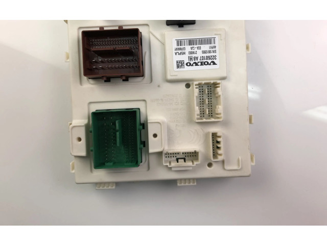 Блок предохранителей  32268107AB   Volvo XC40    