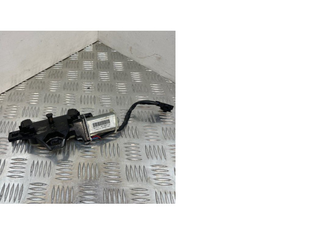 Притягиватель задней крышки