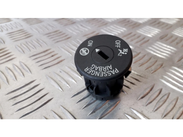 Включатель надувной подушки для пассажира