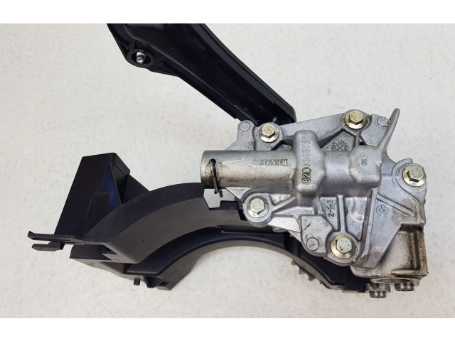 Масляный насос 8200345757 Nissan Qashqai 2006