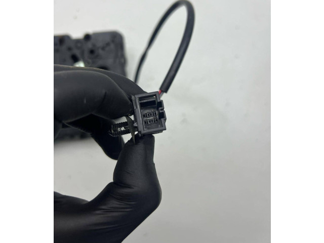 Zámek zadních dveří 2K0827426C Volkswagen Caddy 2008