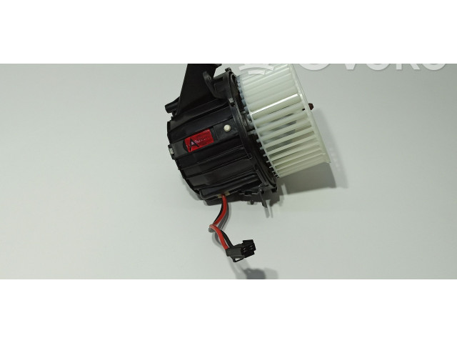 Вентилятор печки    8T1820021   Audi Q5 SQ5