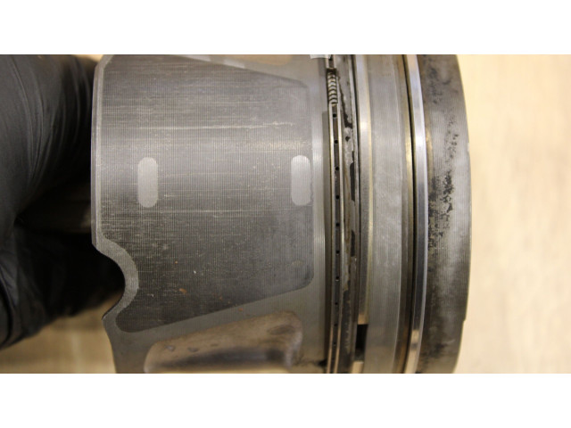 Поршень Jaguar XF X250