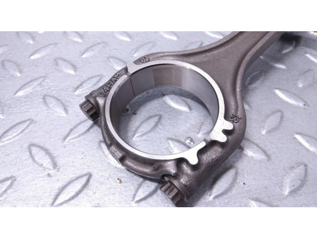 Píst 04E198401AE, 05E107065C Volkswagen T-Roc pro benzínový motor 1.5 DPCA