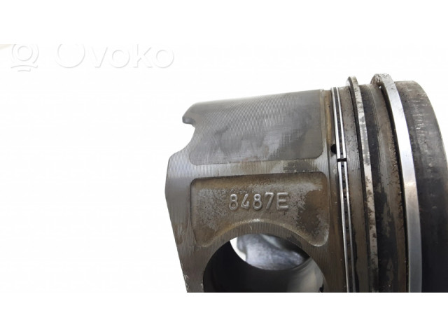Píst 8487E BMW 3 E90 E91 pro naftový motor 2.0