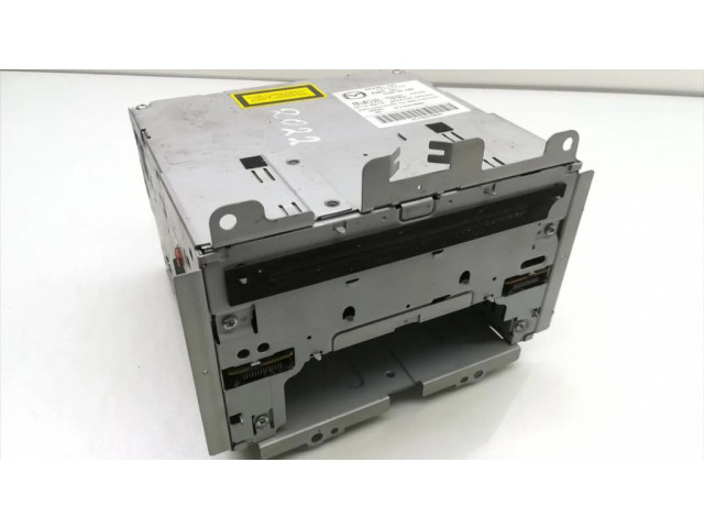 Радио/ проигрыватель CD/DVD / навигация