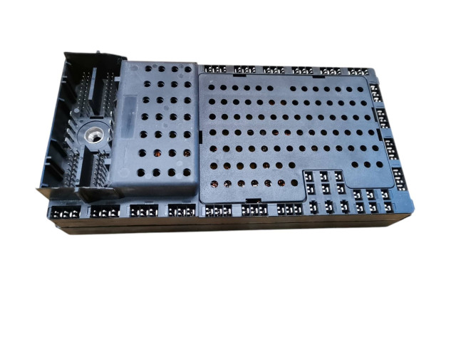 Блок предохранителей  8645410, 8645411   Volvo S80    