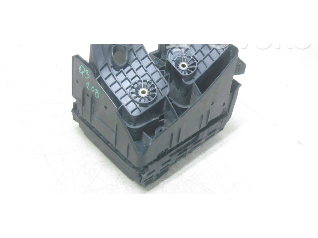 Блок предохранителей 1K0937132F Audi Q3 8U