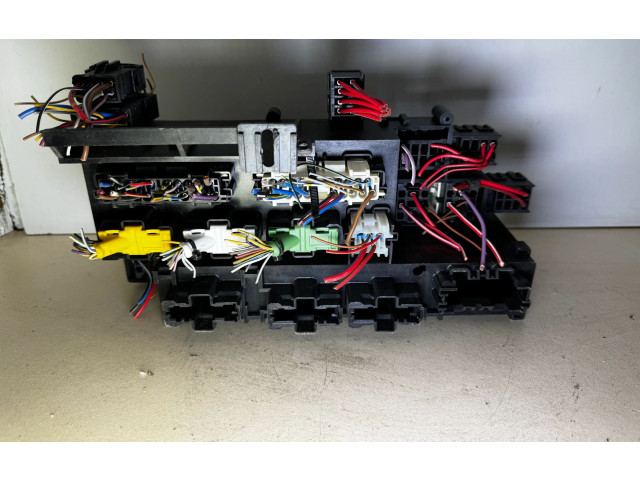 Pojistková skříňka 61131378539, 1378539 BMW 5 E34 1994