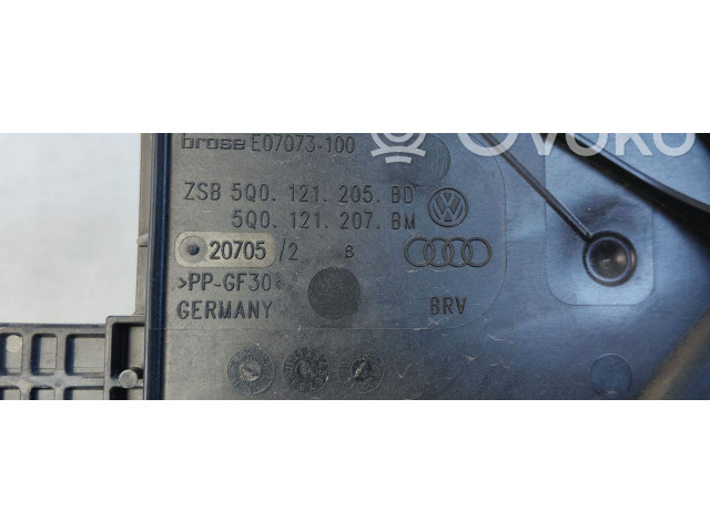 Вентилятор радиатора 5Q0121205BD Volkswagen Golf VIII