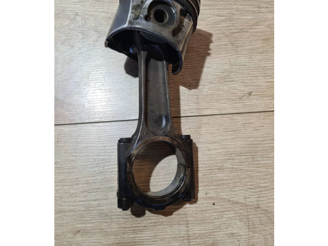 Поршень с шатуном Volvo V70