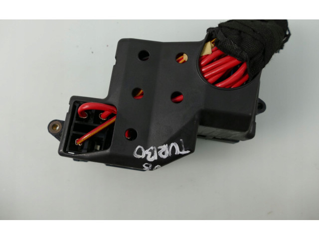 Pojistková skříňka 7L0941828B Porsche Cayenne (9PA) 2005