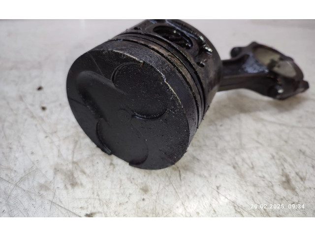  Поршень с шатуном 4D56   Mitsubishi L200  