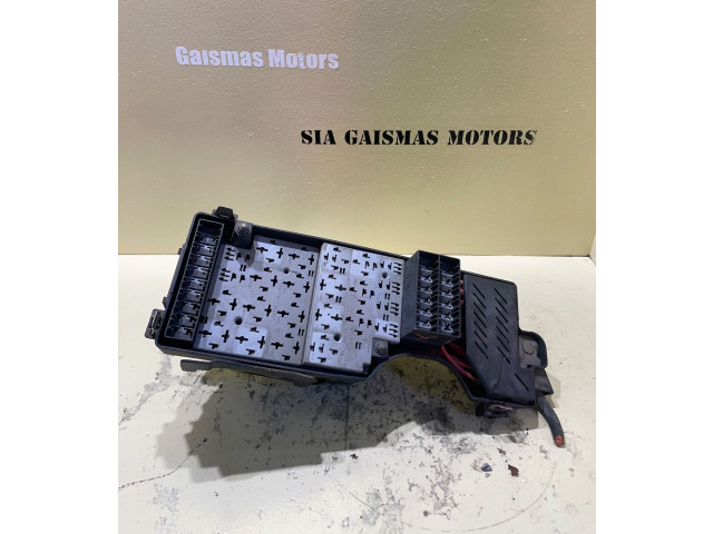 Блок предохранителей  9168986   Volvo S80    