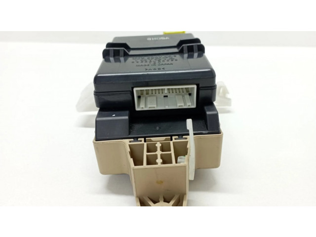 Блок предохранителей 8922630030   Lexus GS 300 400 430    