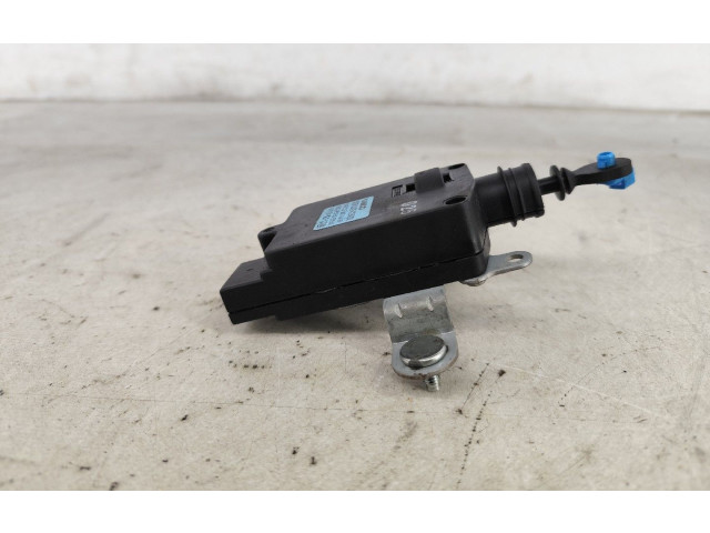 Zámek zadních dveří 957502B000 Hyundai Santa Fe 2011