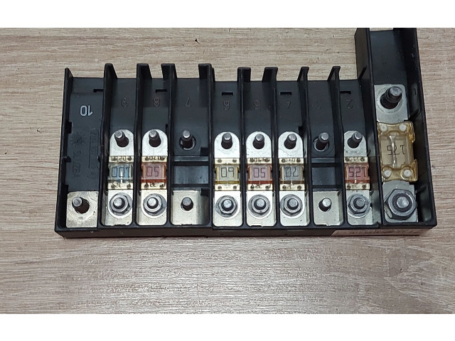 Pojistková skříňka 7H6970187FD Volkswagen Transporter - Caravelle T5 2005