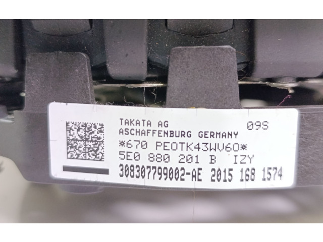 Подушка безопасности водителя 5E0880201B Skoda Octavia Mk3 (5E)