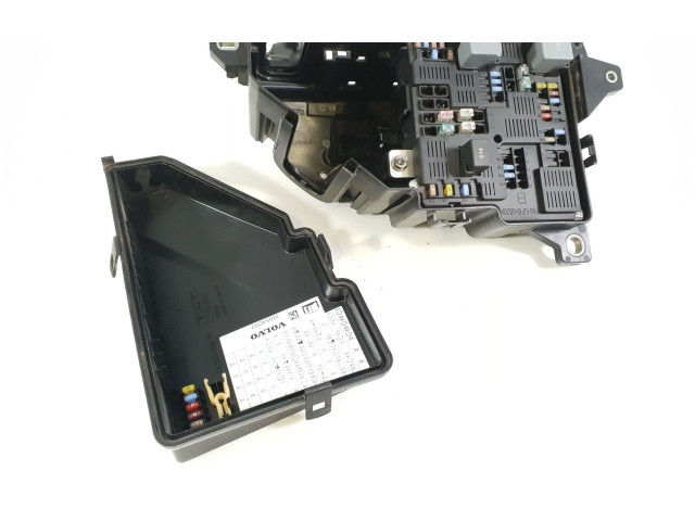 Блок предохранителей 31473770, 31398000 Volvo S60