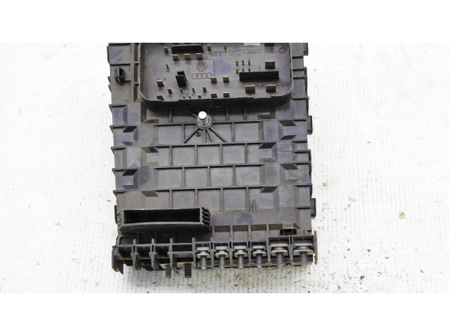 Блок предохранителей 01718130, 017181281E Skoda Octavia Mk2 (1Z)