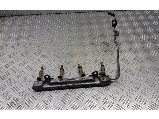 Vstřikovací lišta 23250-0T030 Toyota Corolla E140 E150