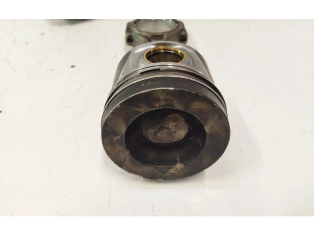 Píst 038J Seat Exeo (3R)