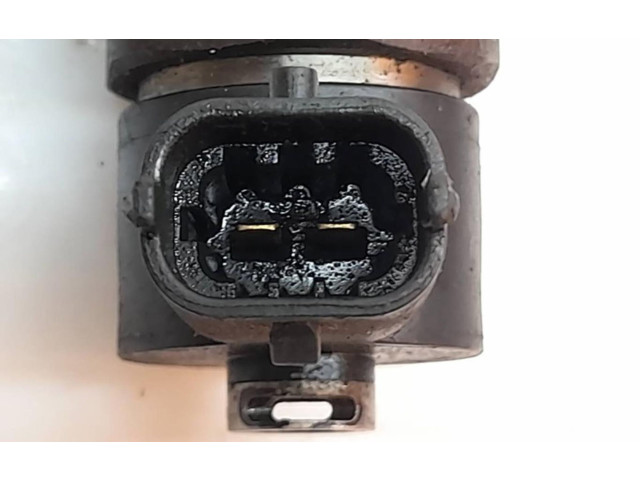 Vstřikovač 0445110327   Opel Astra J     