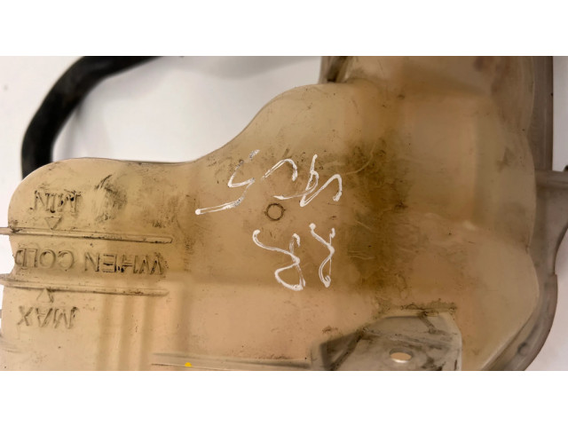 Расширительный бачок охлаждающей жидкости    