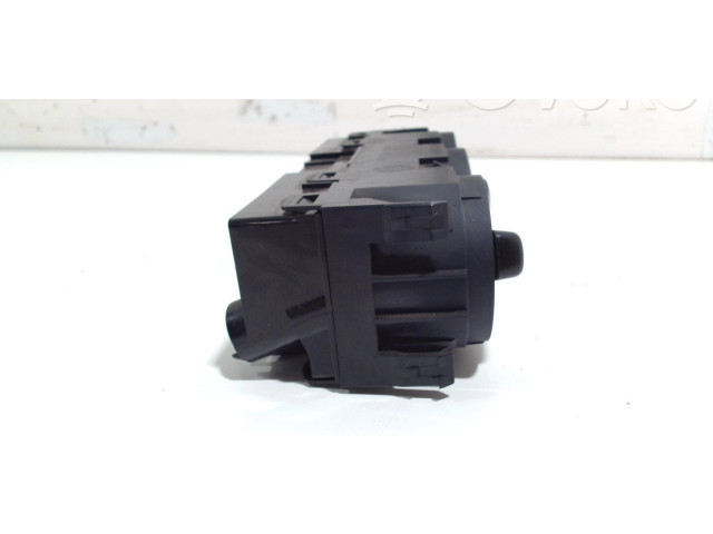 Блок управления климат-контролем Skoda Fabia Mk3 (NJ)