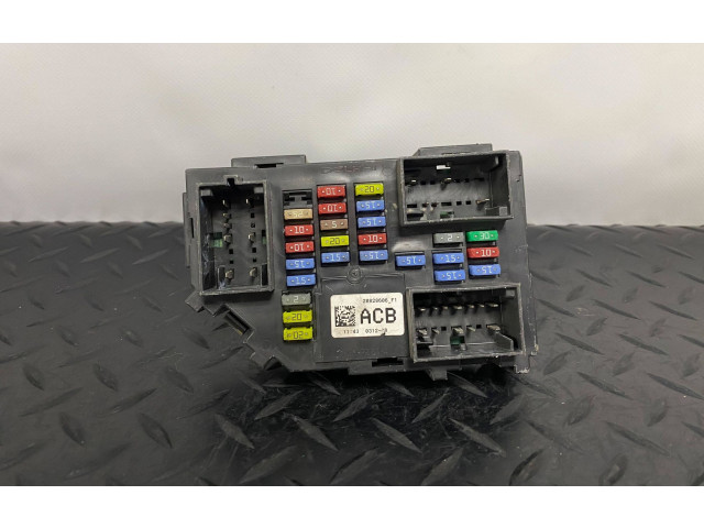 Блок предохранителей 20828606 Chevrolet Suburban