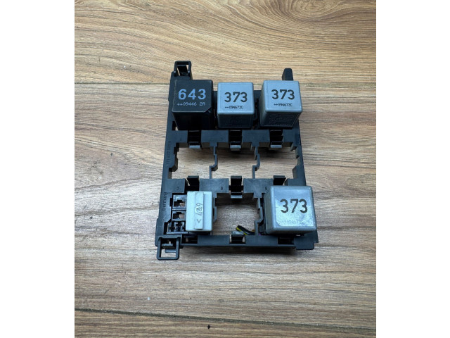   Pojistková skříňka 1T1937503A   Volkswagen Caddy 2011