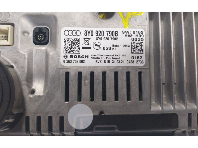 Панель приборов    Audi A3 8Y       