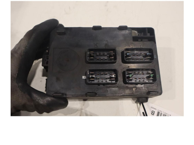 Блок предохранителей Jaguar XJ X308