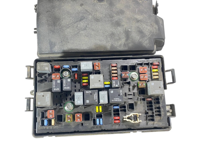 Блок предохранителей 22760635   Chevrolet Camaro    