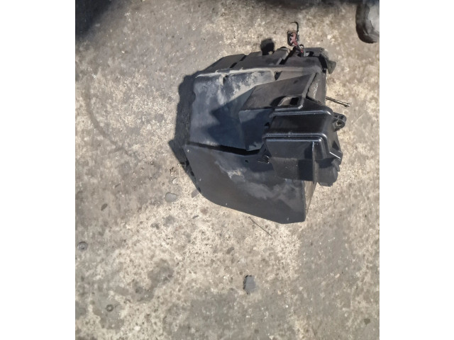 Pojistková skříňka Volkswagen Transporter - Caravelle T5 2007