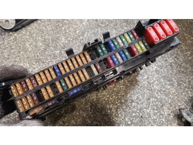 Pojistková skříňka BMW X5 E53 2004